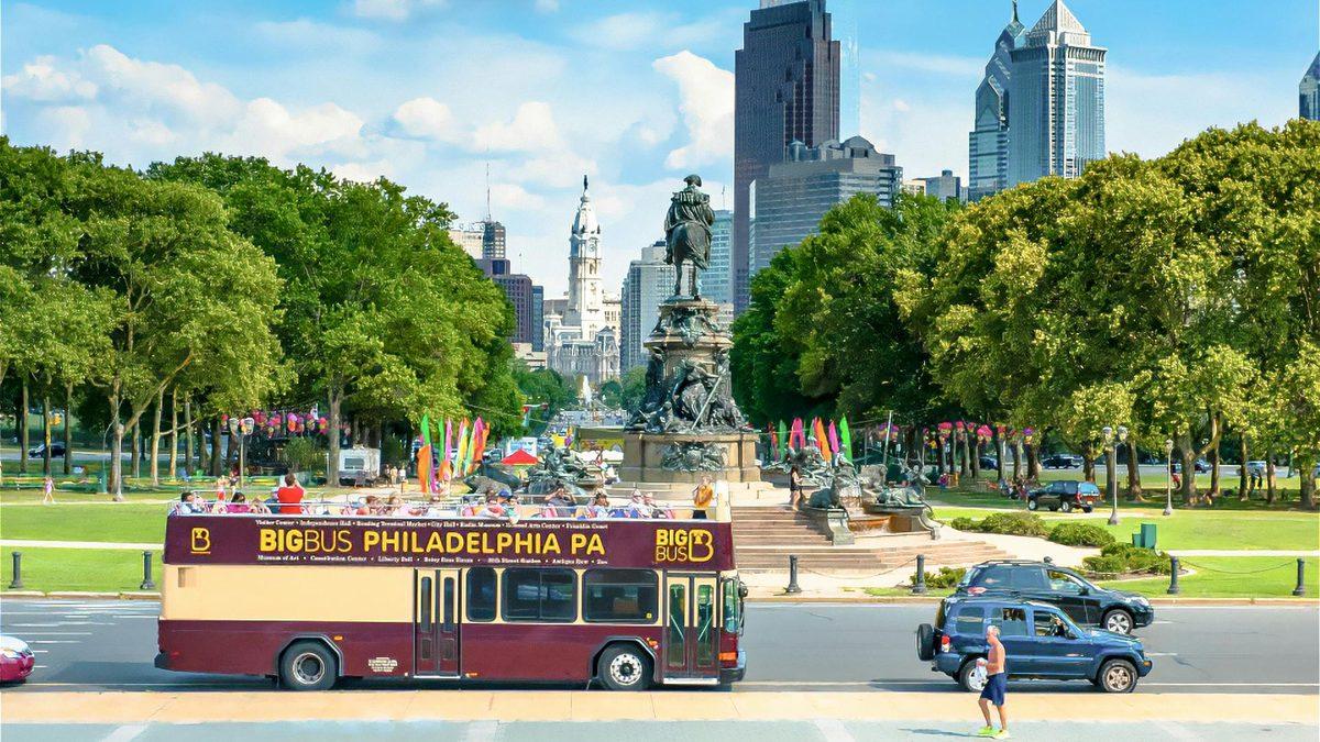 אוטובוס התיירים של ביג באס (Big Bus Philadelphia) בפילדלפיה (צילום: Headout)