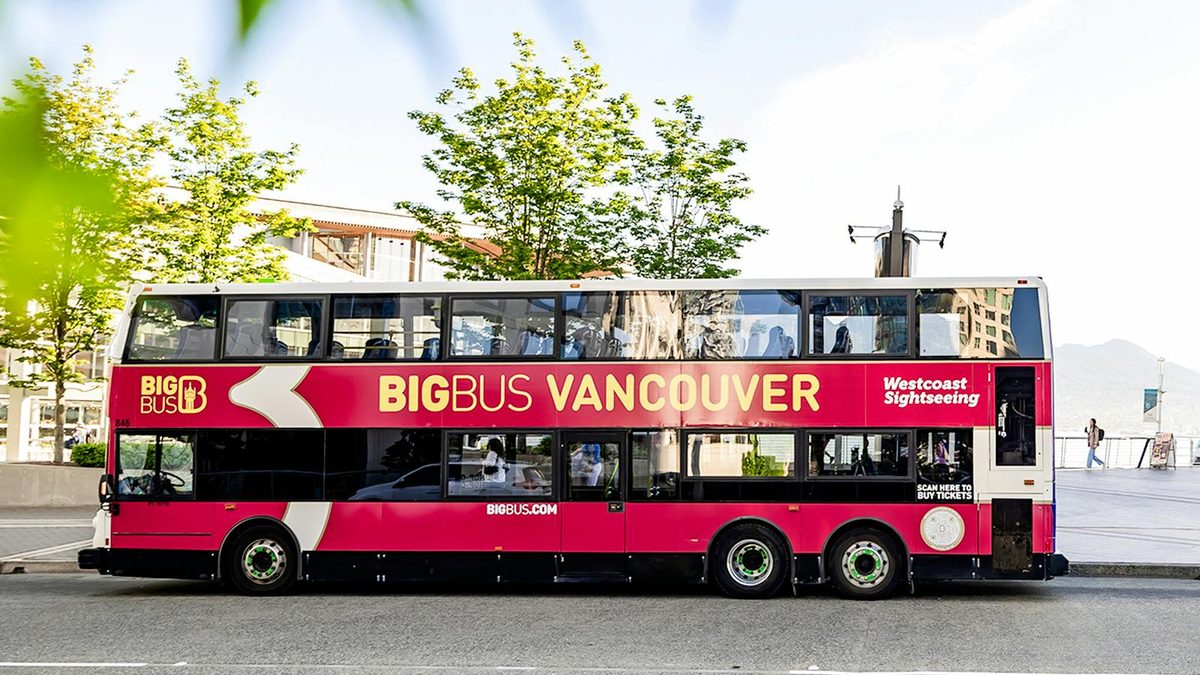 אוטובוס התיירים של ביג באס (Big Bus Vancouver (Westcoast Sightseeing)) בונקובר (צילום: Headout)