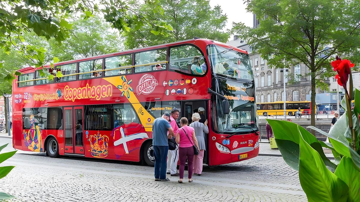 אוטובוס התיירים של סיטי סייטסיינג (City Sightseeing Copenhagen) בקופנהגן (צילום: Headout)