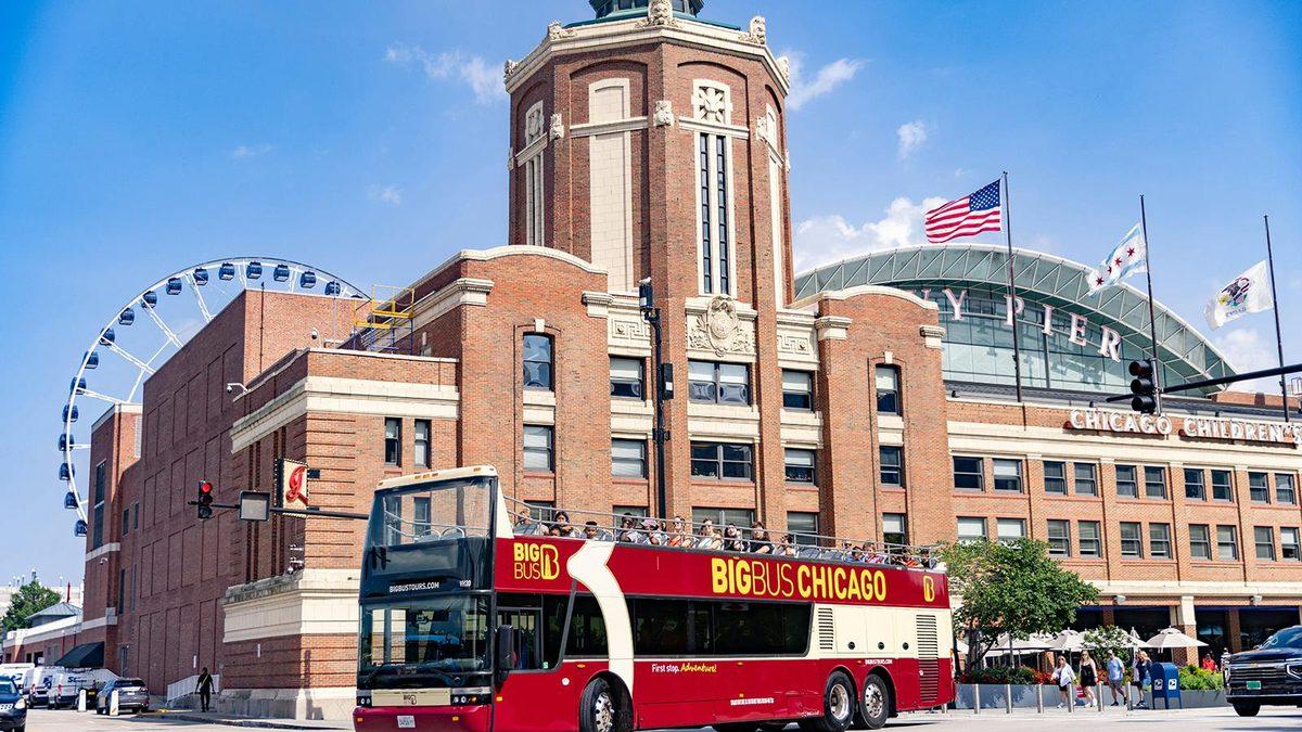 אוטובוס התיירים של ביג באס (Big Bus Chicago) בשיקגו (צילום: Headout)