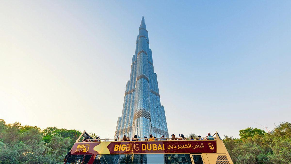 אוטובוס התיירים של ביג באס (Big Bus Dubai) בדובאי (צילום: Headout)