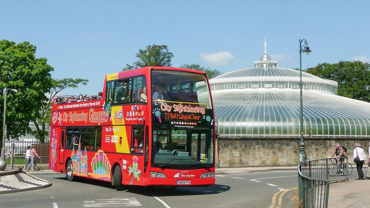 אוטובוס התיירים של סיטי סייטסיינג (City Sightseeing Glasgow) בגלזגו (צילום: Headout)