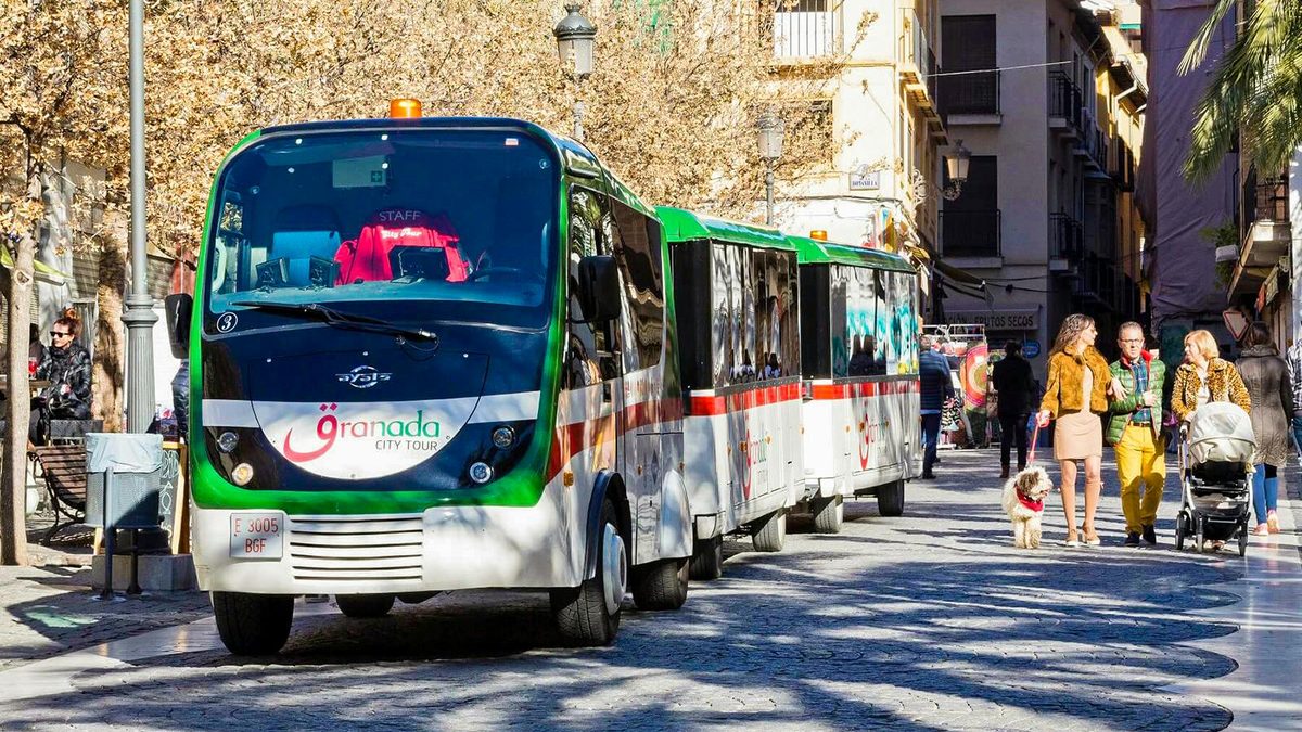 סיטי טור גרנדה - הרכבת התיירותית גרנדה - חשמלית התיירים חשמלית התיירים של סיטי טור גרנדה - הרכבת התיירותית (Granada City Tour Hop-On Hop-Off Train) בגרנדה (צילום: Headout)