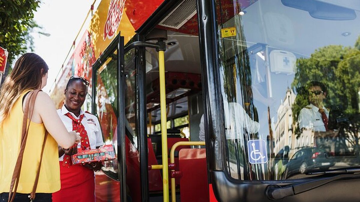 אוטובוס התיירים של סיטי סייטסיינג (City Sightseeing Potsdam) בפוטסדאם (צילום: Viator)