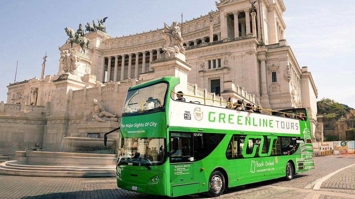 אוטובוס התיירים של הקו הירוק (Green Line Tours Rome) ברומא (צילום: Headout)