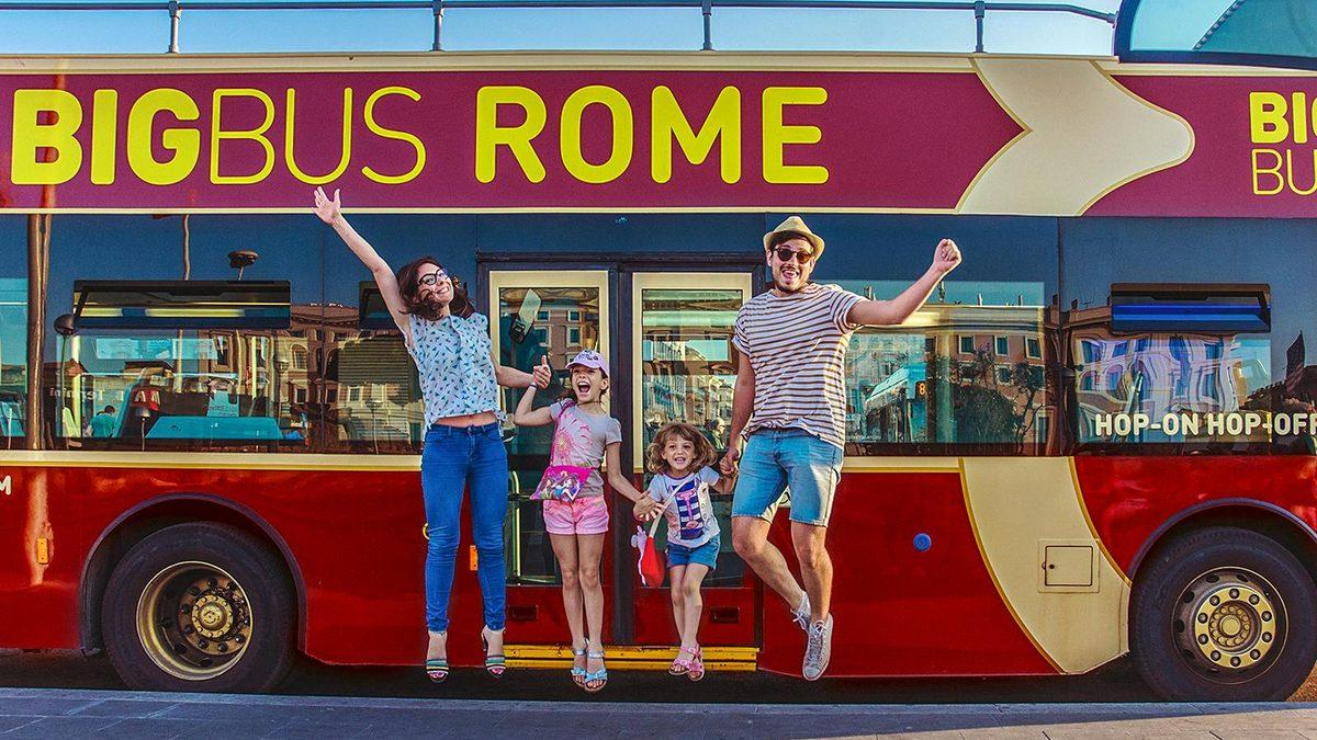 אוטובוס התיירים של ביג באס (Big Bus Rome) ברומא (צילום: Headout)