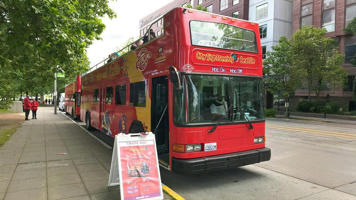 אוטובוס התיירים של סיטי סייטסיינג (City Sightseeing Seattle) בסיאטל (צילום: Headout)