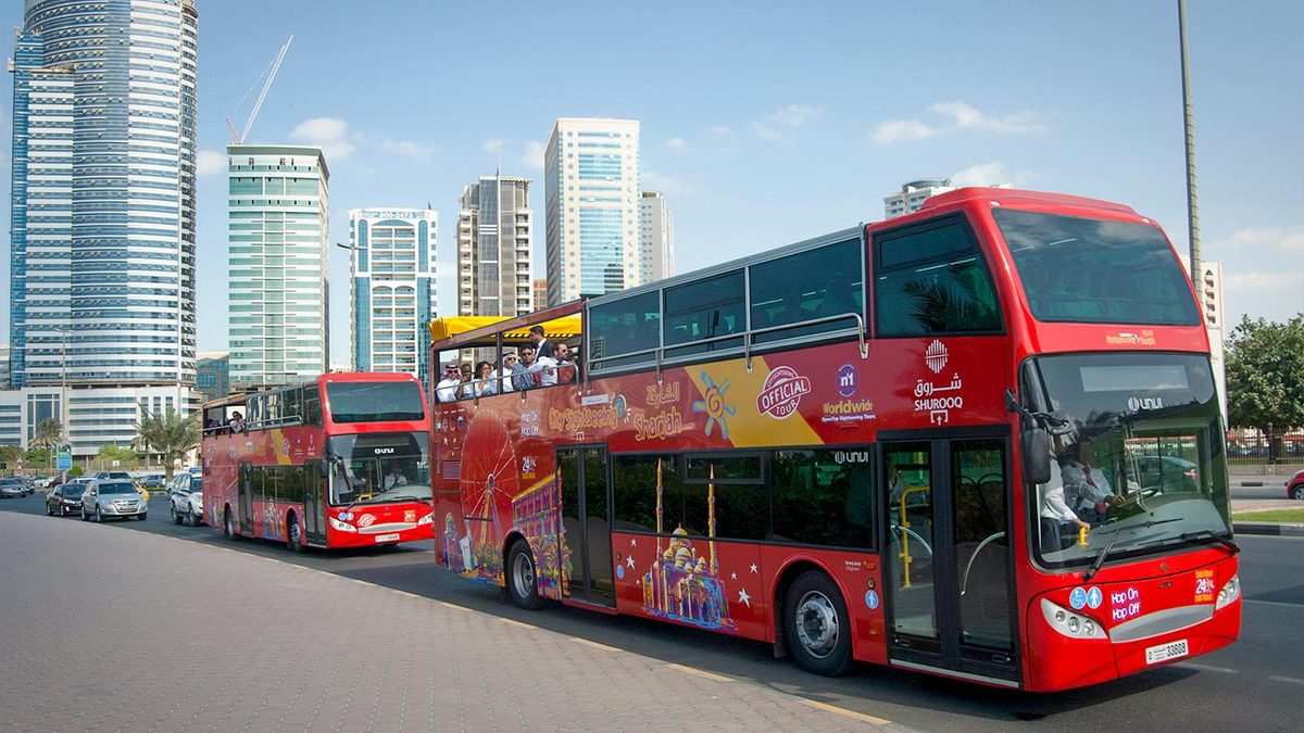 סיטי סייטסיינג שארג'ה - אוטובוס התיירים אוטובוס התיירים של סיטי סייטסיינג (City Sightseeing Sharjah) בשארג'ה (צילום: Headout)