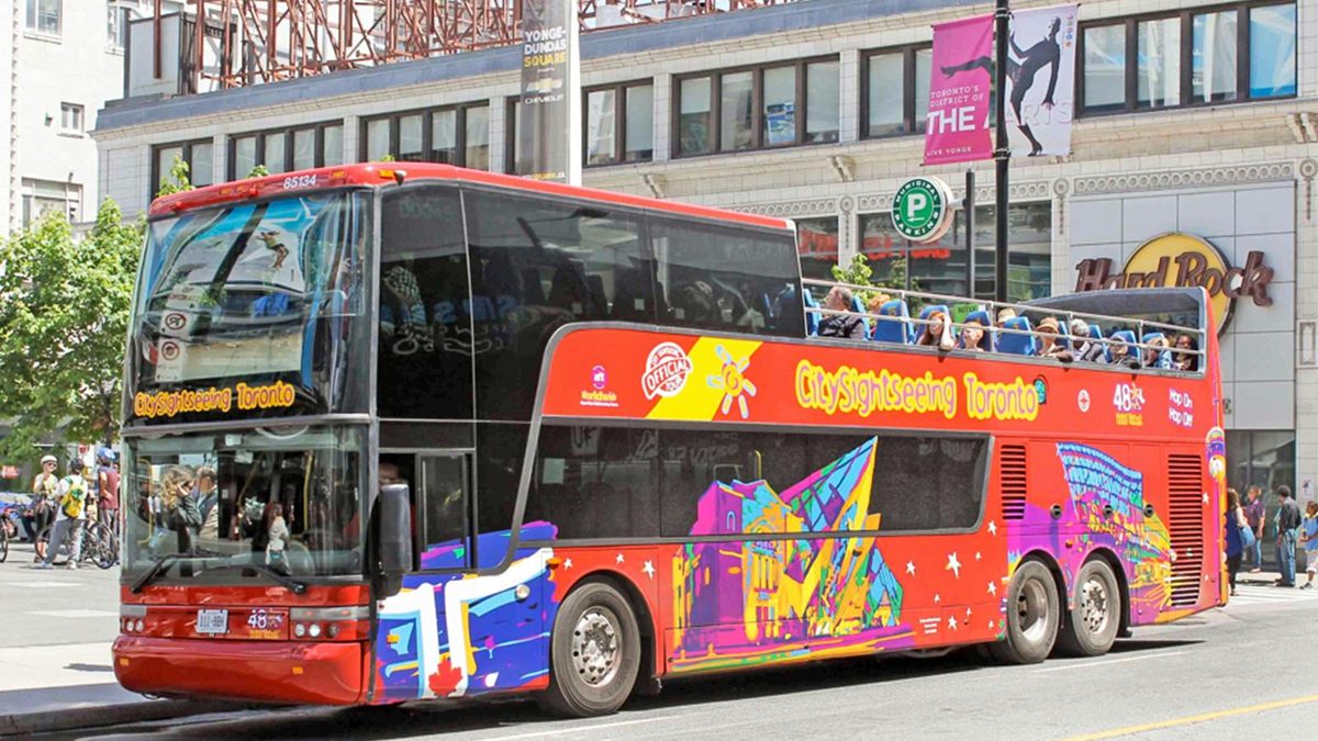 אוטובוס התיירים של סיטי סייטסיינג (City Sightseeing Toronto) בטורונטו (צילום: Headout)