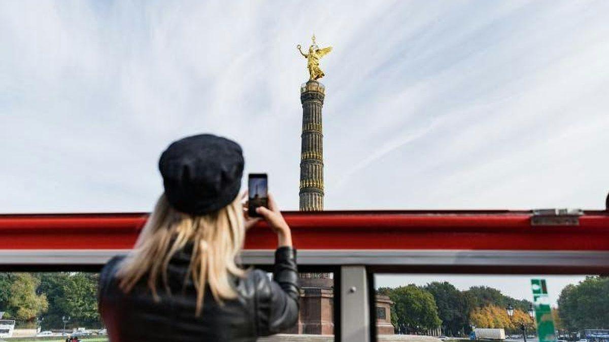 אוטובוס התיירים של רד סייטסיינג (Red Sightseeing Berlin) בברלין (צילום: Headout)