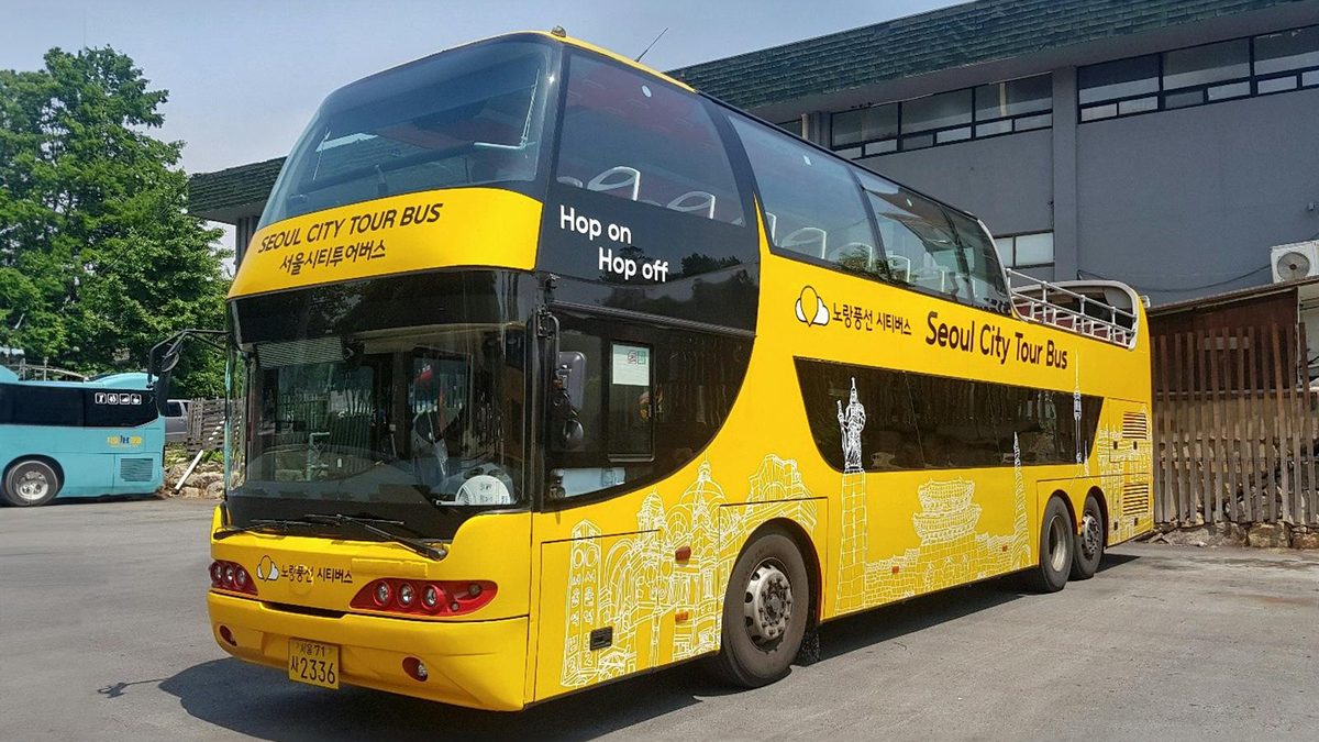אוטובוס התיירים של ילו בלון סיטי באס (Yellow Balloon City Bus) בסיאול (צילום: Headout)